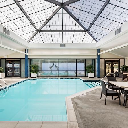 Crowne Plaza Providence-Warwick Hotel Exterior photo